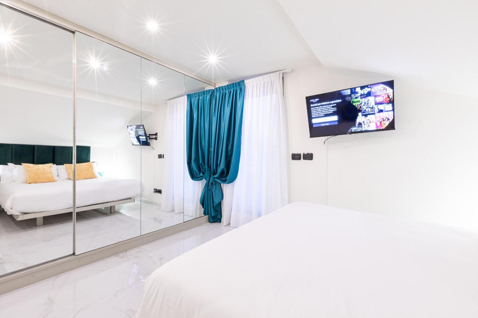 Monte Napoleone Split-Level Terrace Apartment - Top Collection Милано Екстериор снимка