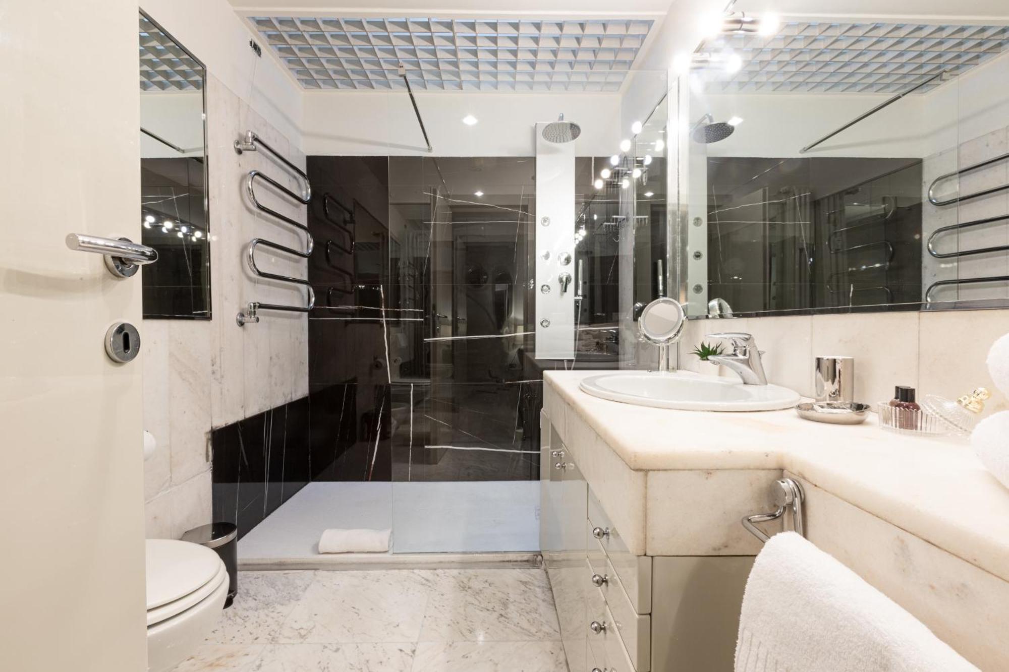 Monte Napoleone Split-Level Terrace Apartment - Top Collection Милано Екстериор снимка