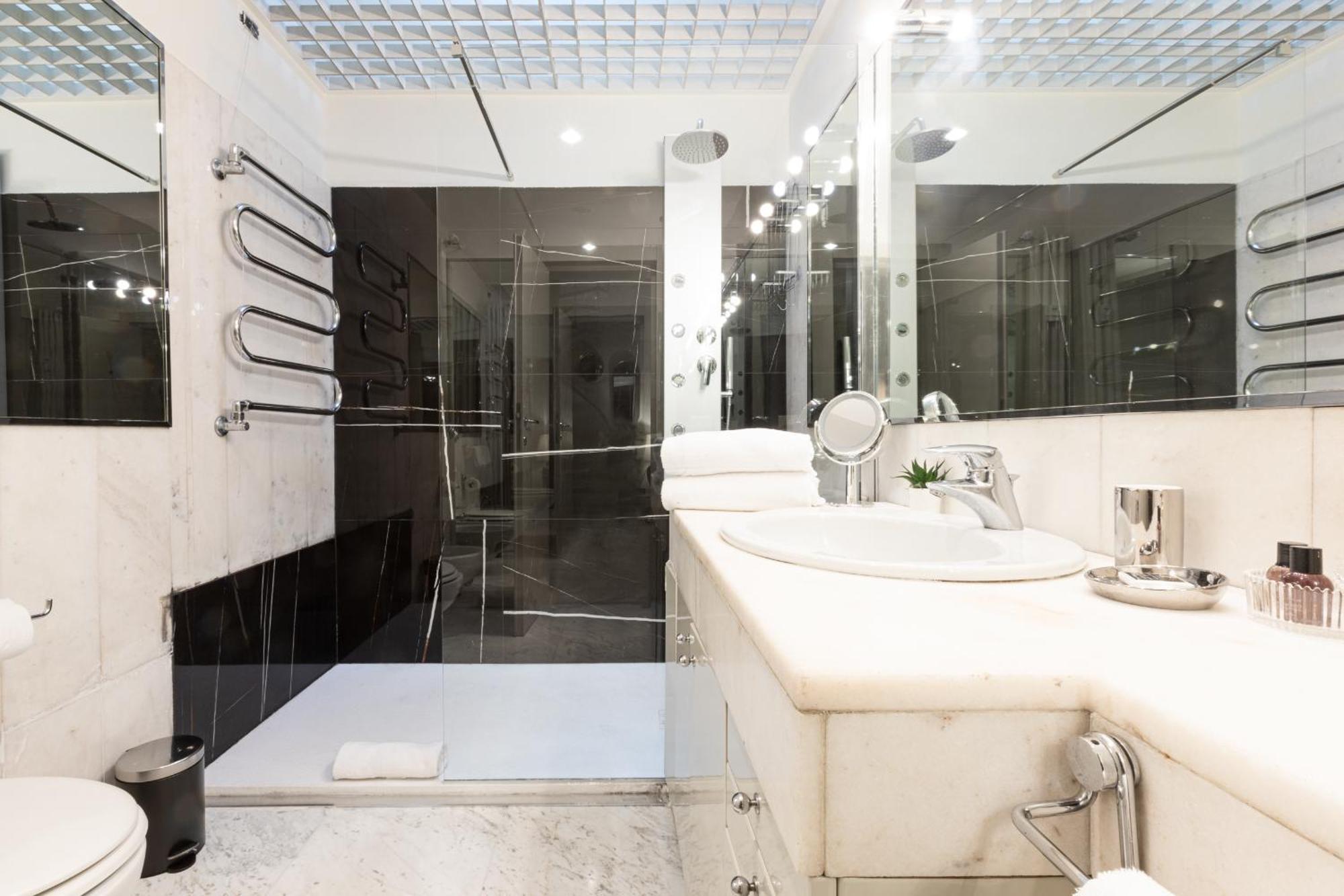 Monte Napoleone Split-Level Terrace Apartment - Top Collection Милано Екстериор снимка